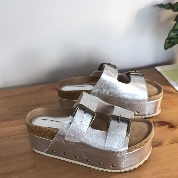 Intentionally Blank Rule Breaker Platform Sandals in Metallic Silver EUR 38 - Picture 4 of 13